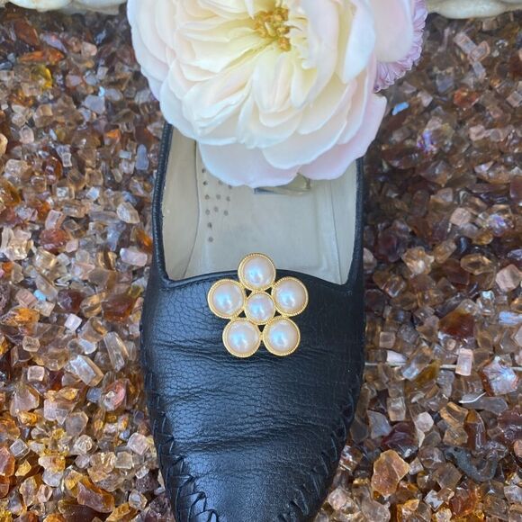 🥿SHOE CLIPS. Gold and Pearl shoe clips.  Like new.  Dress up any standard shoe. - Picture 4 of 5